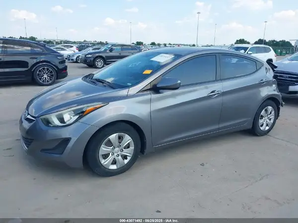 KMHDH4AE0GU636895 2016 HYUNDAI ELANTRA - Image 2