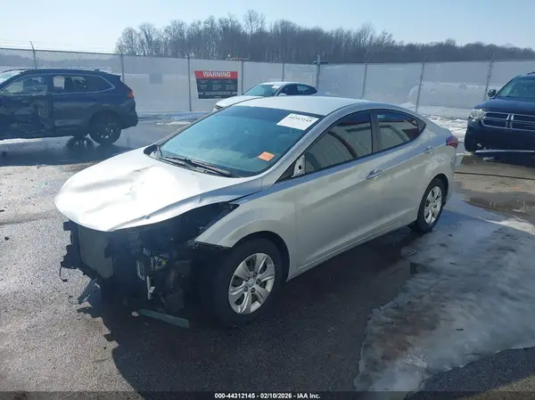 KMHDH4AE1GU483623 2016 HYUNDAI ELANTRA - Image 2