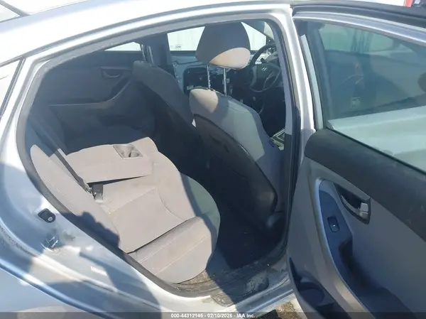KMHDH4AE1GU483623 2016 HYUNDAI ELANTRA - Image 8