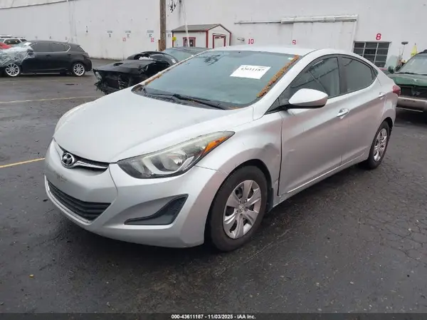 KMHDH4AE1GU483699 2016 HYUNDAI ELANTRA - Image 2