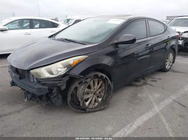 KMHDH4AE1GU490863 2016 HYUNDAI ELANTRA - Image 2