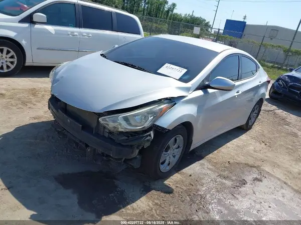 KMHDH4AE1GU575797 2016 HYUNDAI ELANTRA - Image 2
