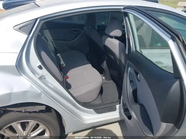 KMHDH4AE1GU588517 2016 HYUNDAI ELANTRA - Image 8