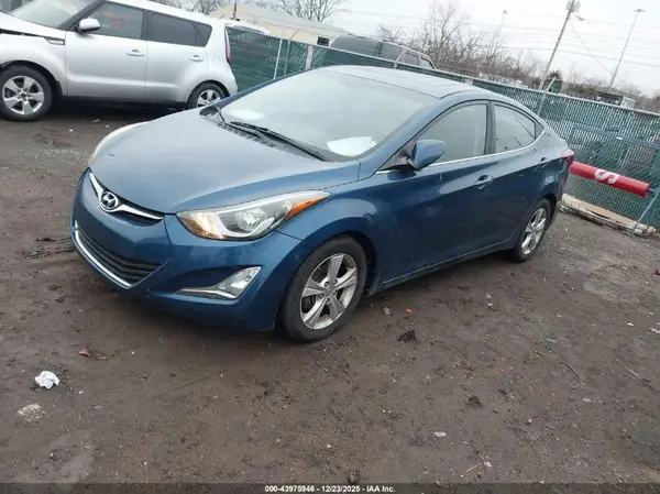 KMHDH4AE1GU605557 2016 HYUNDAI ELANTRA - Image 2