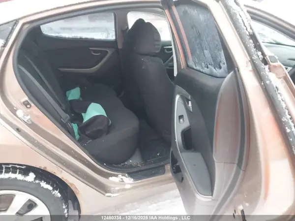 KMHDH4AE1GU623587 2016 HYUNDAI ELANTRA - Image 8