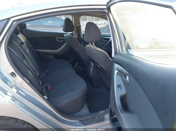KMHDH4AE2GU504463 2016 HYUNDAI ELANTRA - Image 8
