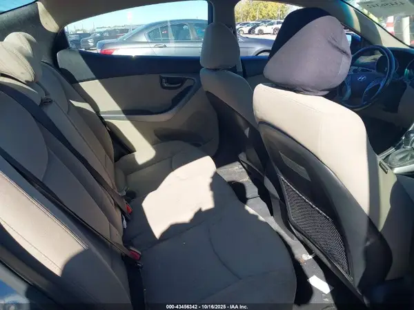 KMHDH4AE2GU564761 2016 HYUNDAI ELANTRA - Image 8