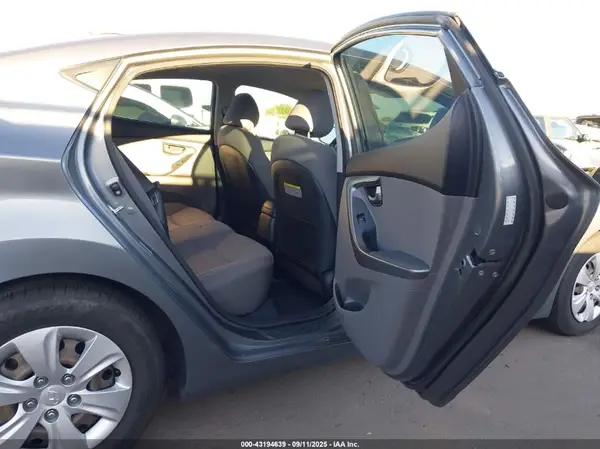 KMHDH4AE2GU625218 2016 HYUNDAI ELANTRA - Image 8