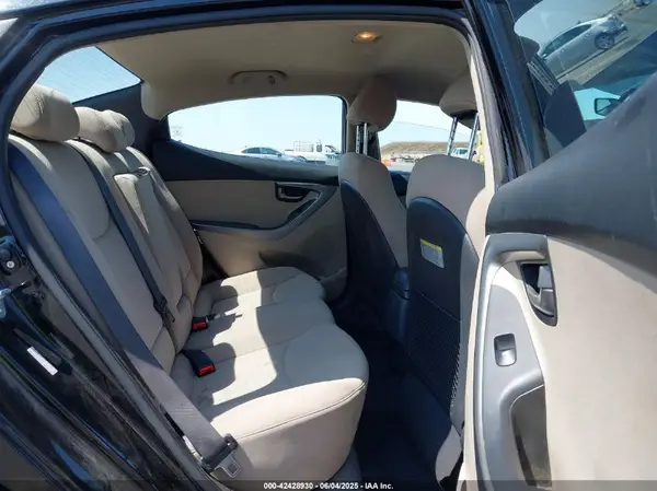 KMHDH4AE2GU646084 2016 HYUNDAI ELANTRA - Image 8