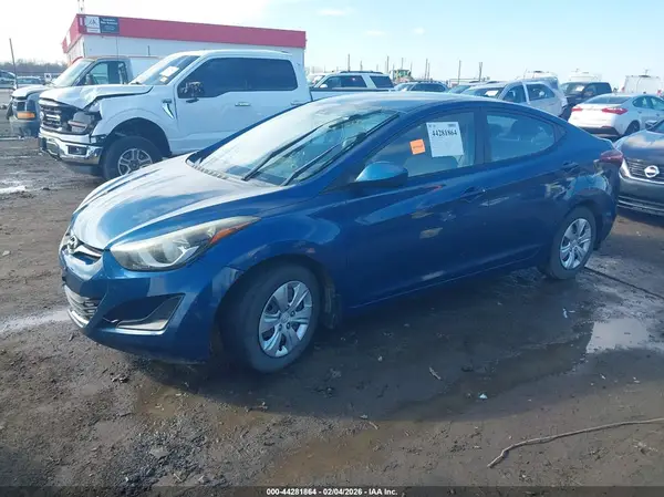 KMHDH4AE4GU517487 2016 HYUNDAI ELANTRA - Image 2