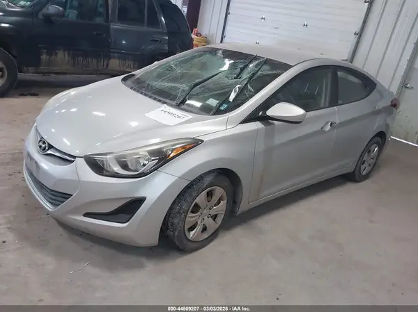 KMHDH4AE4GU581948 2016 HYUNDAI ELANTRA - Image 2