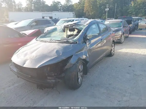 KMHDH4AE4GU643719 2016 HYUNDAI ELANTRA - Image 2