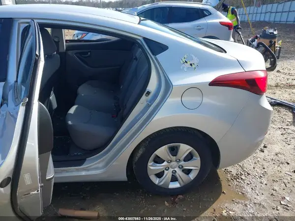 KMHDH4AE5GU481177 2016 HYUNDAI ELANTRA - Image 8