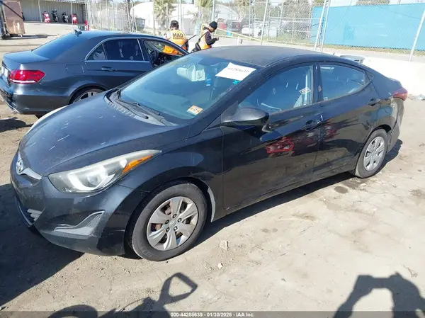 KMHDH4AE5GU531186 2016 HYUNDAI ELANTRA - Image 2