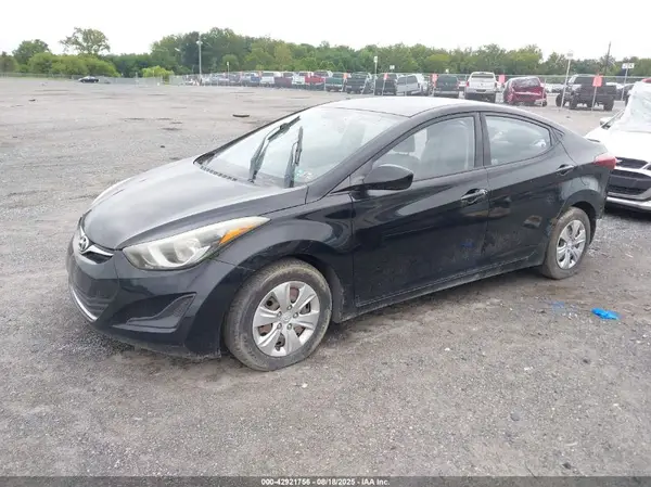 KMHDH4AE5GU575947 2016 HYUNDAI ELANTRA - Image 2