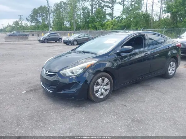 KMHDH4AE5GU607585 2016 HYUNDAI ELANTRA - Image 2