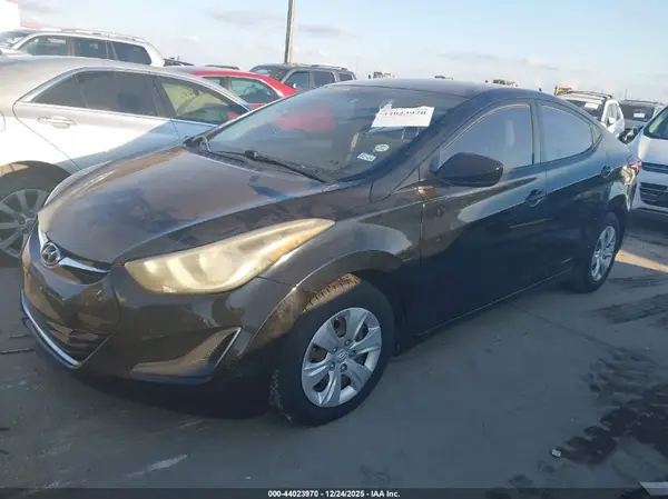 KMHDH4AE5GU635225 2016 HYUNDAI ELANTRA - Image 2