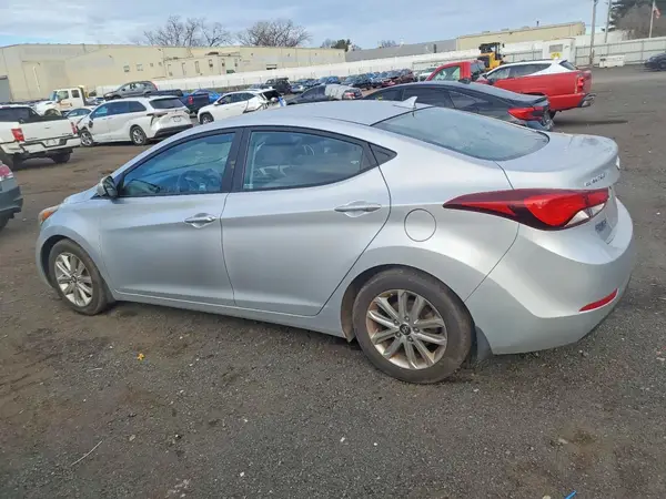 KMHDH4AE6GU487988 2016 HYUNDAI ELANTRA - Image 2