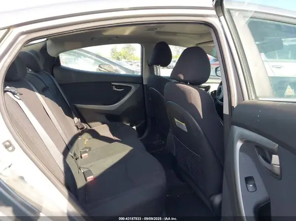 KMHDH4AE7GU486929 2016 HYUNDAI ELANTRA - Image 8