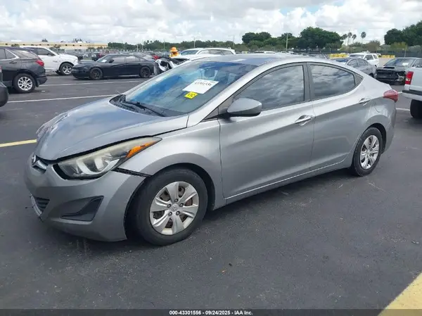 KMHDH4AE7GU500876 2016 HYUNDAI ELANTRA - Image 2