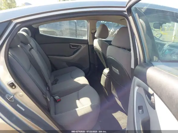KMHDH4AE7GU502675 2016 HYUNDAI ELANTRA - Image 8