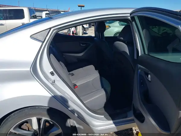 KMHDH4AE7GU512266 2016 HYUNDAI ELANTRA - Image 8