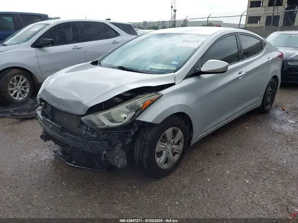 KMHDH4AE7GU573875 2016 HYUNDAI ELANTRA - Image 2