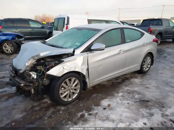 KMHDH4AE8GU488009 2016 HYUNDAI ELANTRA - Image 2