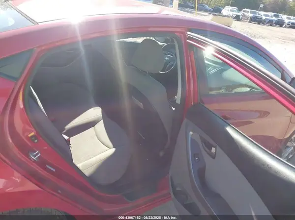 KMHDH4AE8GU528282 2016 HYUNDAI ELANTRA - Image 8