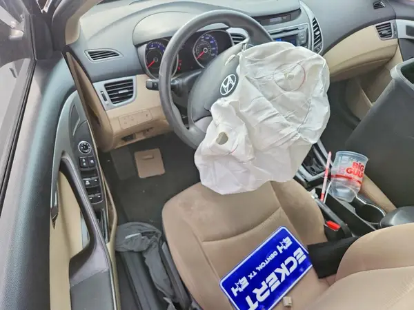 KMHDH4AE8GU636532 2016 HYUNDAI ELANTRA - Image 8
