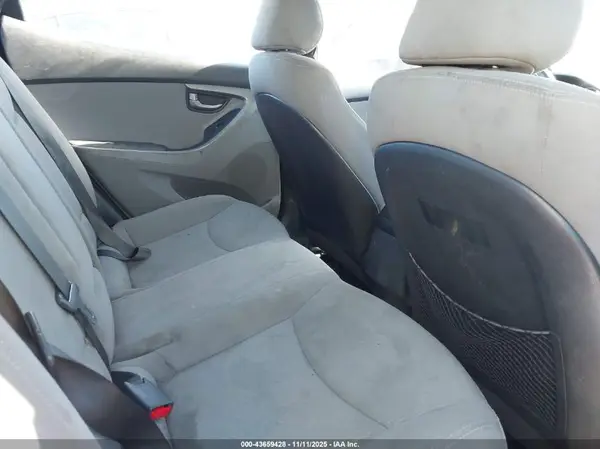 KMHDH4AE9GU517775 2016 HYUNDAI ELANTRA - Image 8