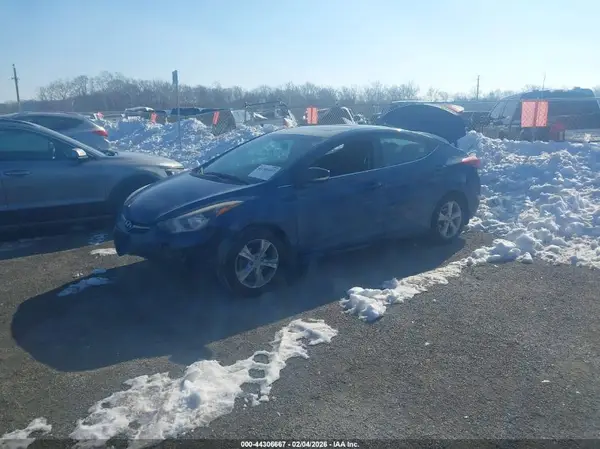 KMHDH4AE9GU567673 2016 HYUNDAI ELANTRA - Image 2