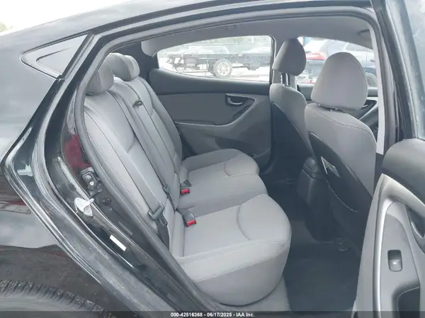 KMHDH4AE9GU583811 2016 HYUNDAI ELANTRA - Image 8