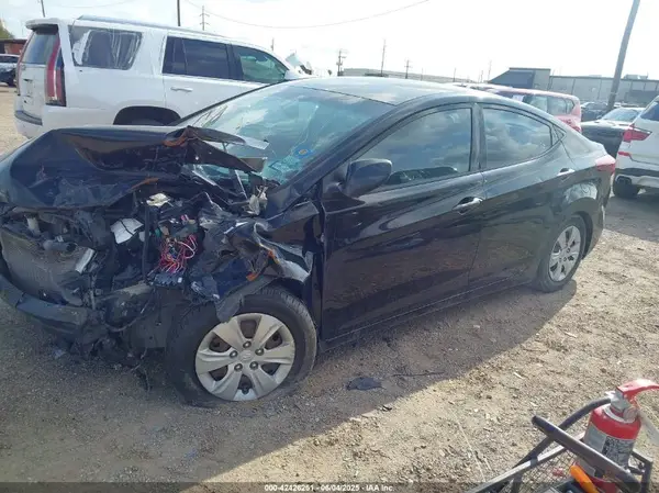 KMHDH4AEXGU573756 2016 HYUNDAI ELANTRA - Image 2