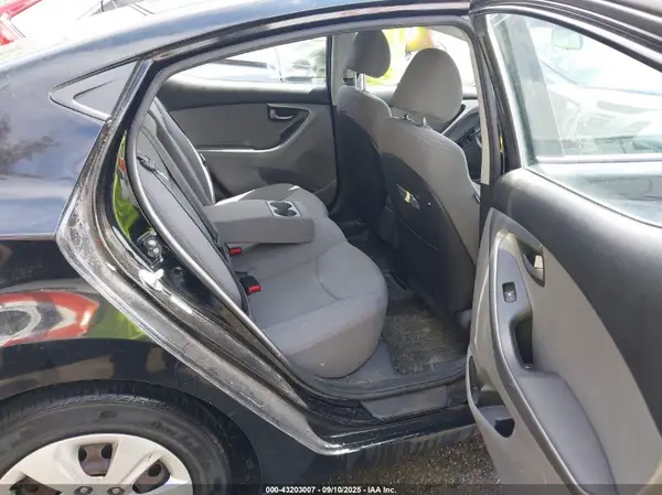 KMHDH4AEXGU575801 2016 HYUNDAI ELANTRA - Image 8