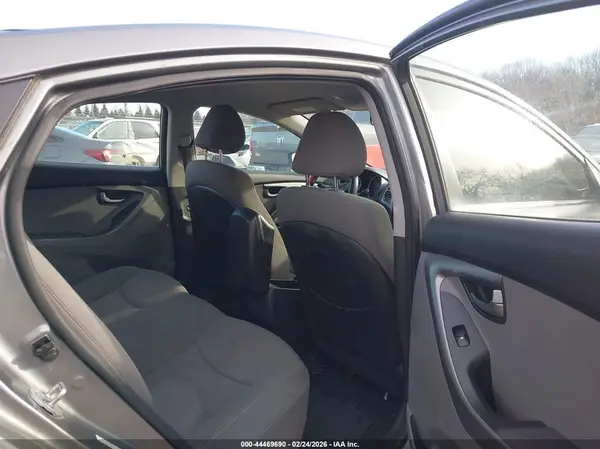 KMHDH4AEXGU582585 2016 HYUNDAI ELANTRA - Image 8