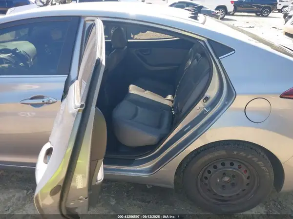 KMHDH4AH2GU523296 2016 HYUNDAI ELANTRA - Image 8