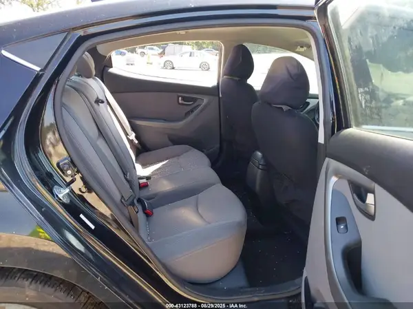 KMHDH4AH3GU586536 2016 HYUNDAI ELANTRA - Image 8