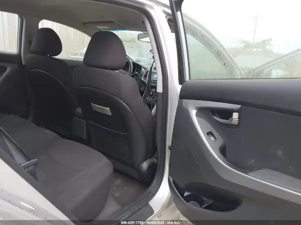 KMHDH4AH4GU486011 2016 HYUNDAI ELANTRA - Image 8