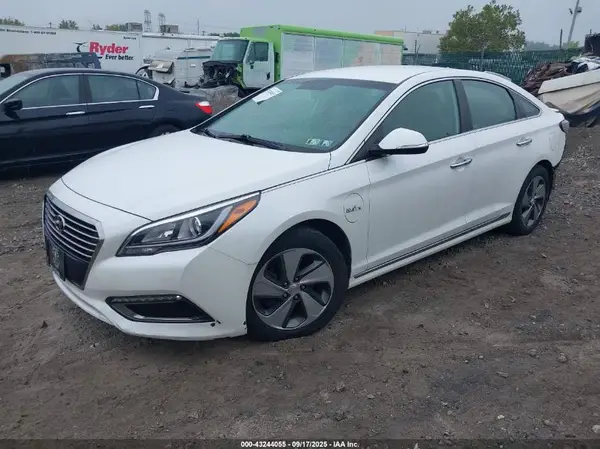 KMHE14L21GA022368 2016 HYUNDAI SONATA - Image 2
