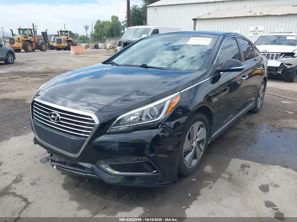 KMHE14L21GA022399 2016 HYUNDAI SONATA - Image 2
