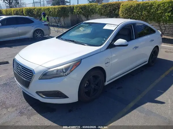 KMHE14L21GA026470 2016 HYUNDAI SONATA - Image 2