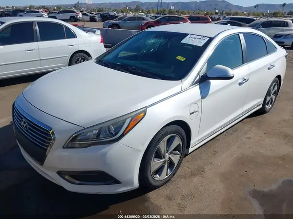 KMHE14L21GA029529 2016 HYUNDAI SONATA - Image 2