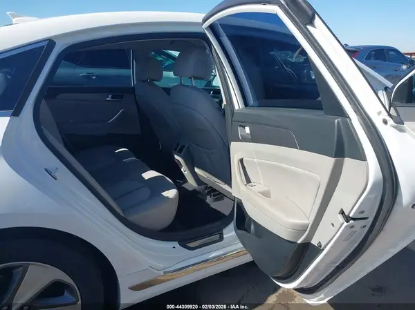 KMHE14L21GA029529 2016 HYUNDAI SONATA - Image 8
