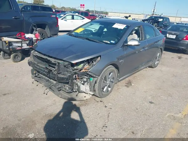 KMHE14L23HA062761 2017 HYUNDAI SONATA - Image 2