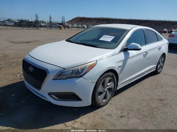 KMHE14L24HA065541 2017 HYUNDAI SONATA - Image 2