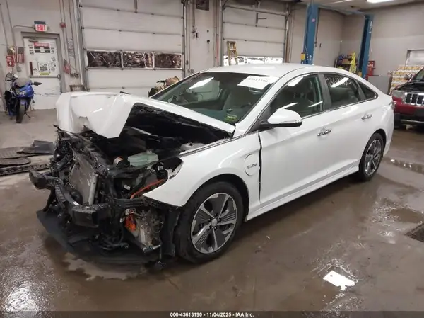 KMHE14L25KA093386 2019 HYUNDAI SONATA - Image 2