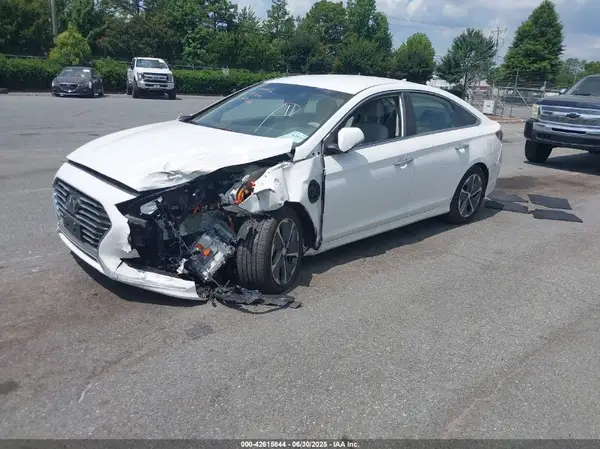 KMHE14L26KA093848 2019 HYUNDAI SONATA - Image 2