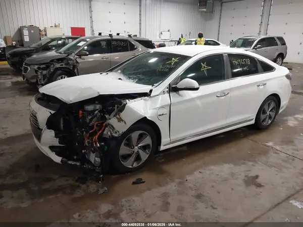 KMHE14L27GA029681 2016 HYUNDAI SONATA - Image 2