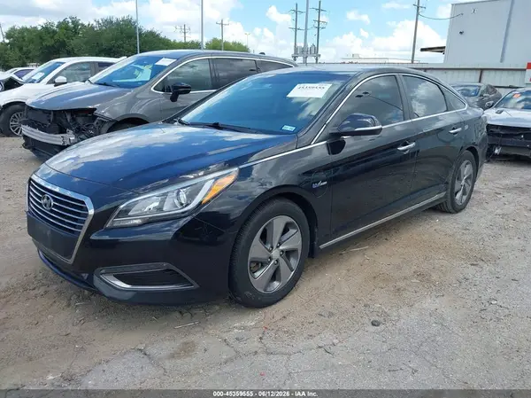 KMHE14L28HA060004 2017 HYUNDAI SONATA - Image 2
